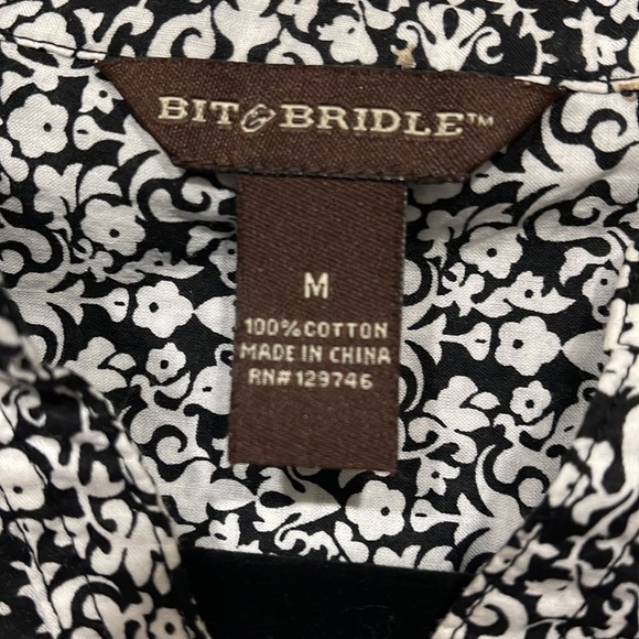🐝 BIT & BRIDLE button down 3/4 sleeve top Medium. Great Condition. - Picture 4 of 5